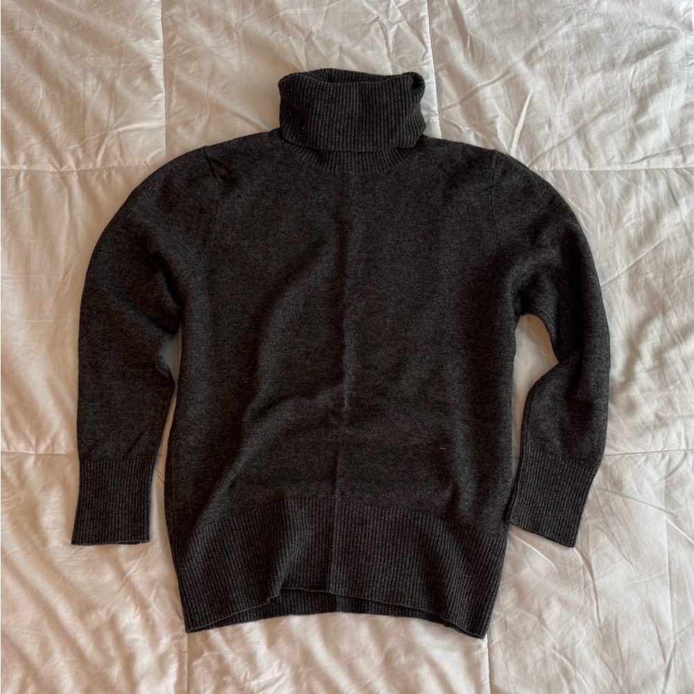 Elegant Women's Charcoal Grey Turtleneck Sweater